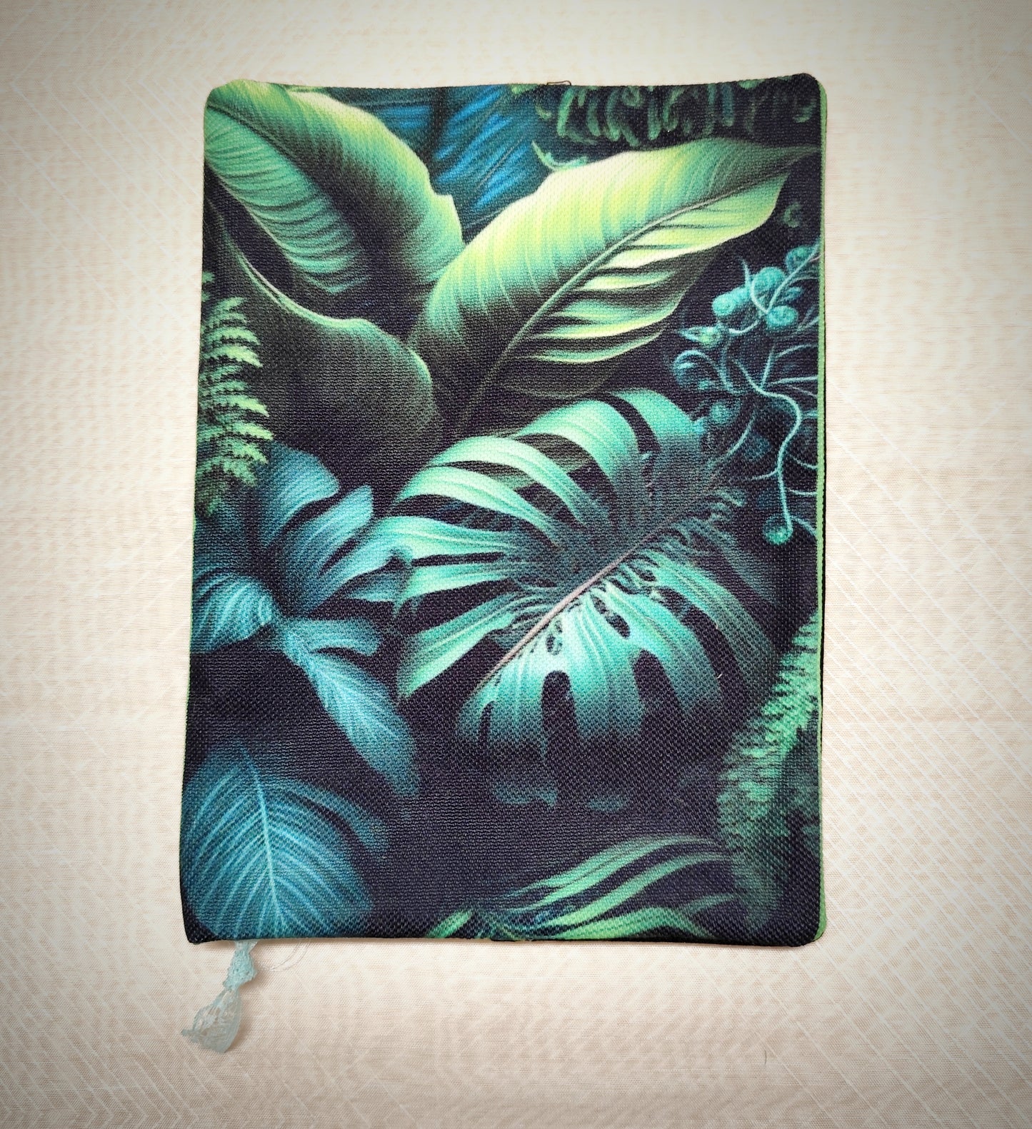 Подвързия "В джунглата"