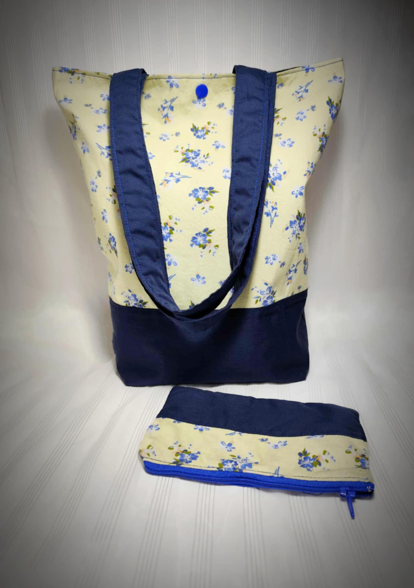 Жълта чанта